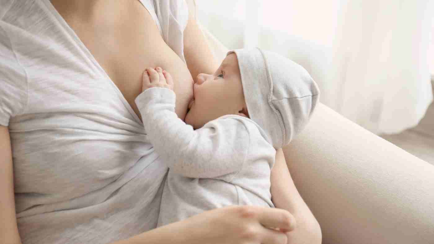 mom breastfeeding her baby | bamboobies